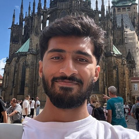 Photo of Ali Hussain
